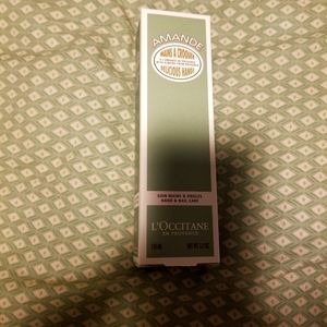 L'Occitane Almond Delicious Hands  5.2oz